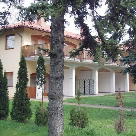 Liget Lakopark Appartement